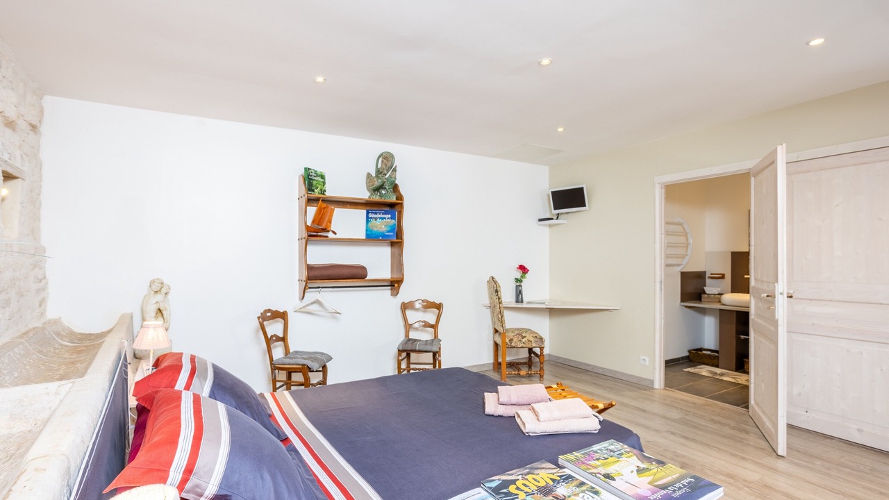Photo of Bedroom in Saint-Martin-de-Fraigneau