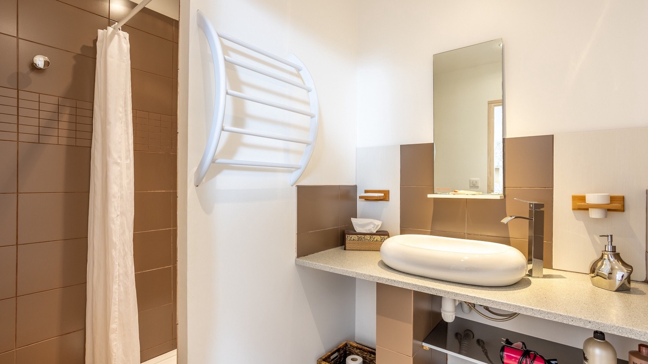 Photo of Bathroom in Saint-Martin-de-Fraigneau