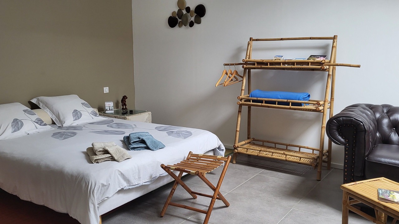 Photo of Bedroom in Saint-Martin-de-Fraigneau