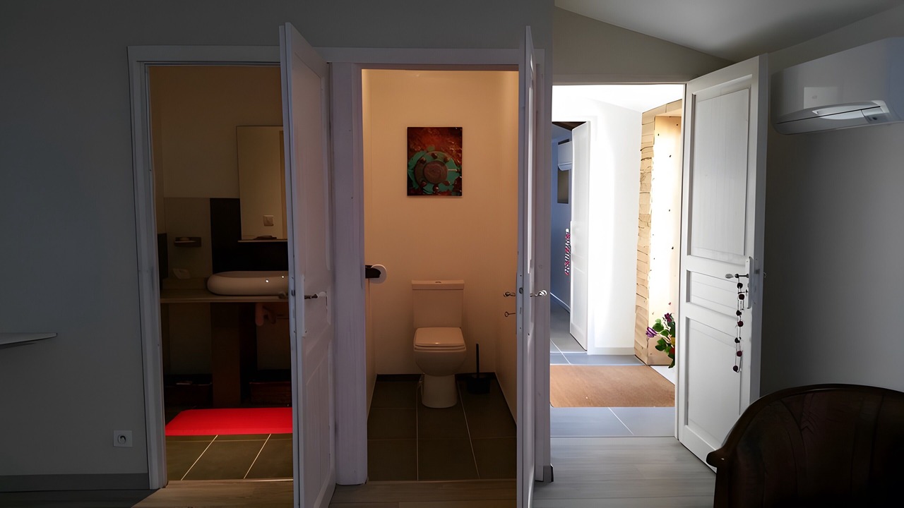 Photo of Bathroom in Saint-Martin-de-Fraigneau