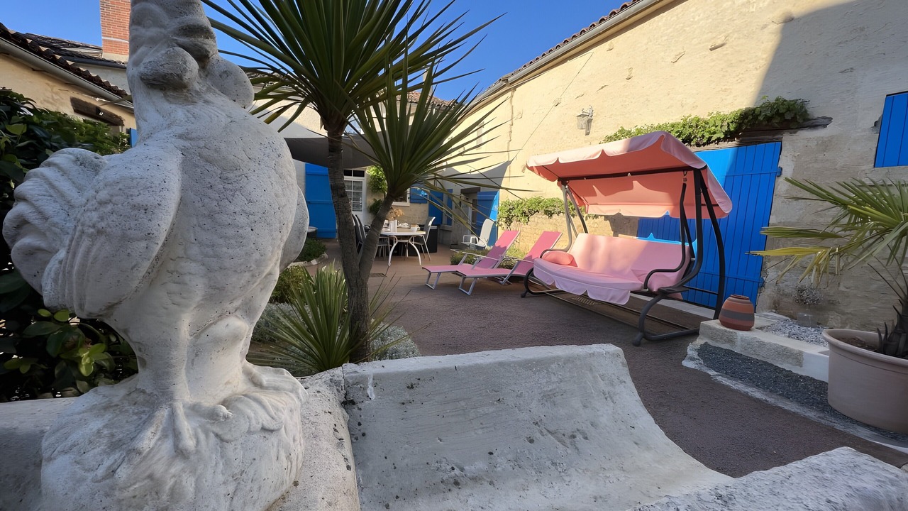 Photo of Patio Balcony in Saint-Martin-de-Fraigneau
