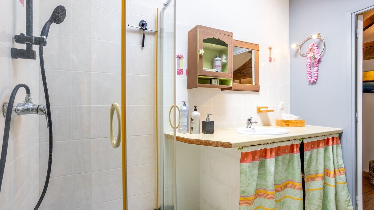 Photo of Bathroom in Saint-Martin-de-Fraigneau