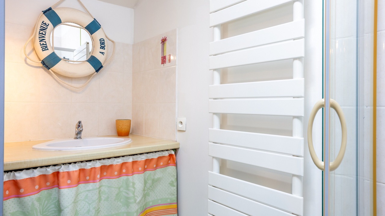 Photo of Bathroom in Saint-Martin-de-Fraigneau