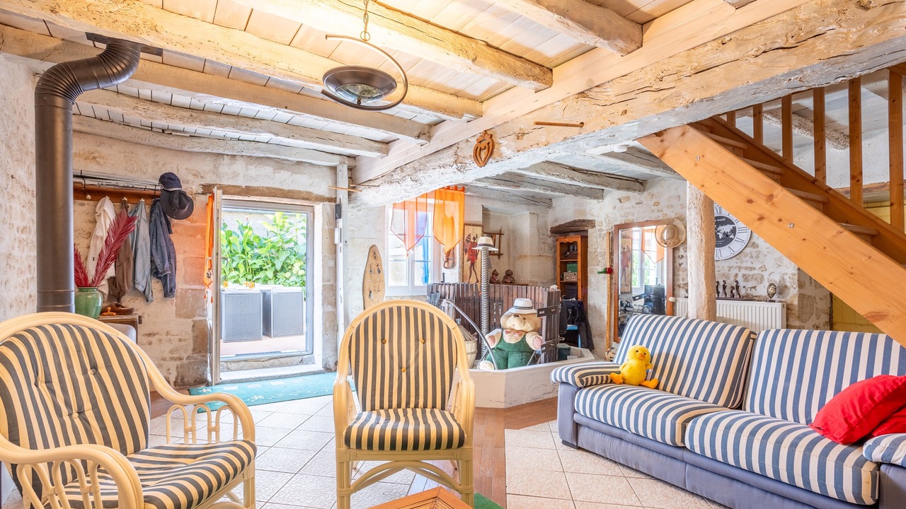 Photo of Livingroom in Saint-Martin-de-Fraigneau