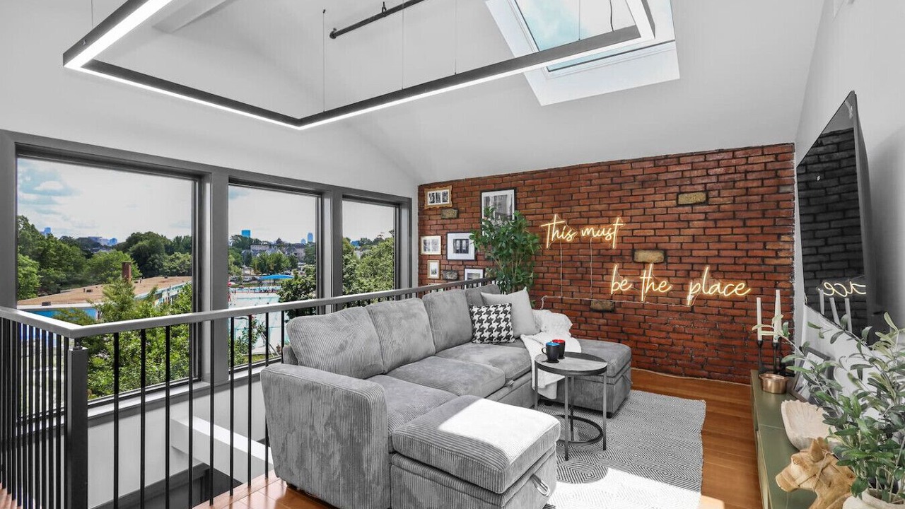 Photo of Livingroom in Somerville