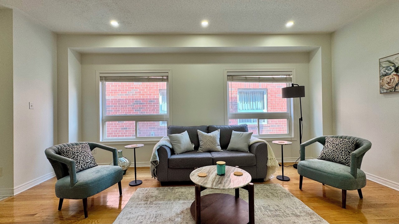 Photo of Livingroom in Churchill Meadows