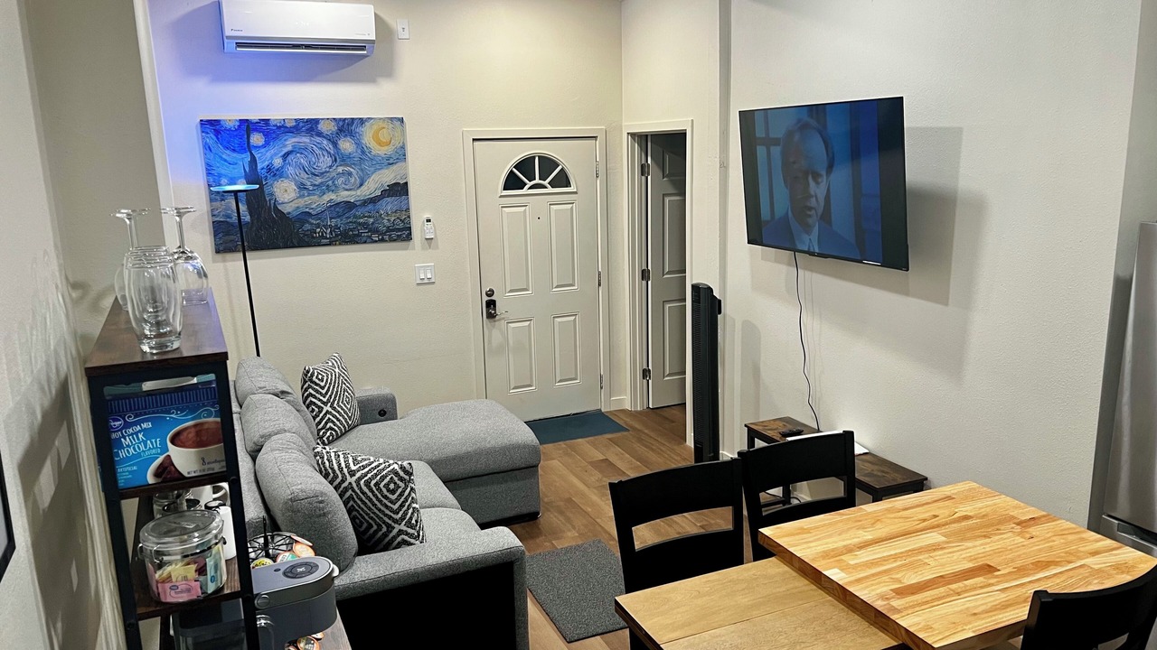 Photo of Livingroom in Canoga Park