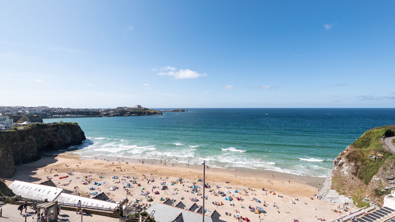 Photo of Others in Lusty Glaze