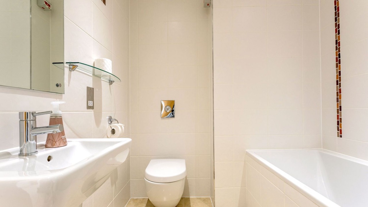 Photo of Bathroom in Constantine Bay