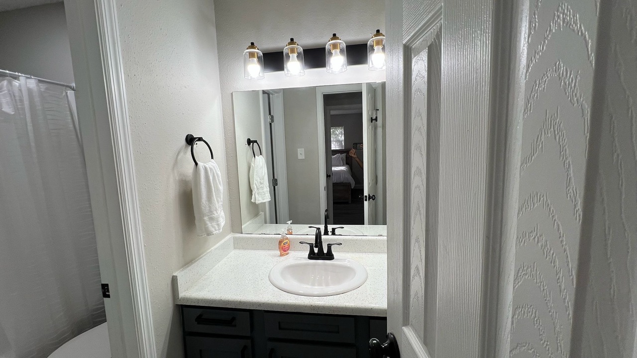 Photo of Bathroom in Oaks Historic District