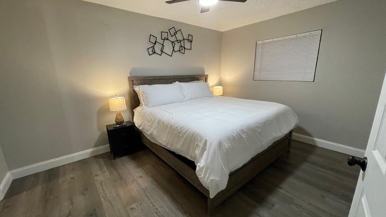 Photo of Bedroom in Oaks Historic District