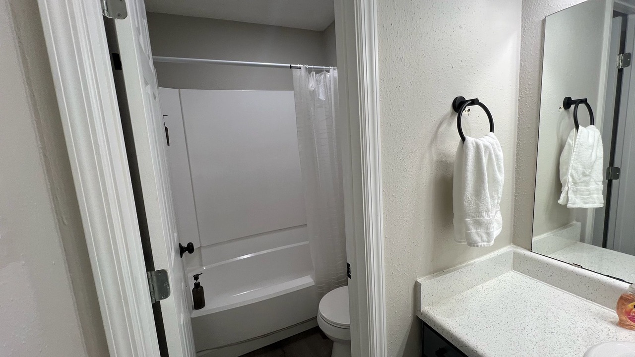 Photo of Bathroom in Oaks Historic District