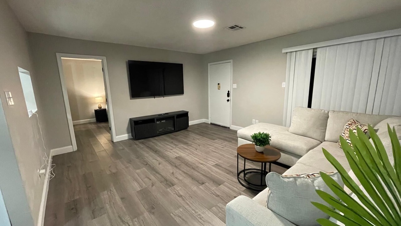 Photo of Livingroom in Oaks Historic District