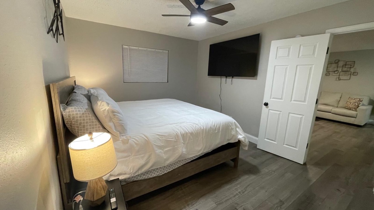 Photo of Bedroom in Oaks Historic District