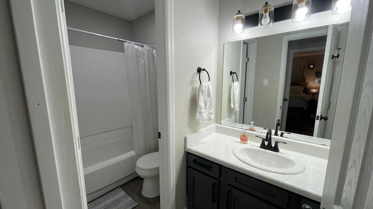 Photo of Bathroom in Oaks Historic District