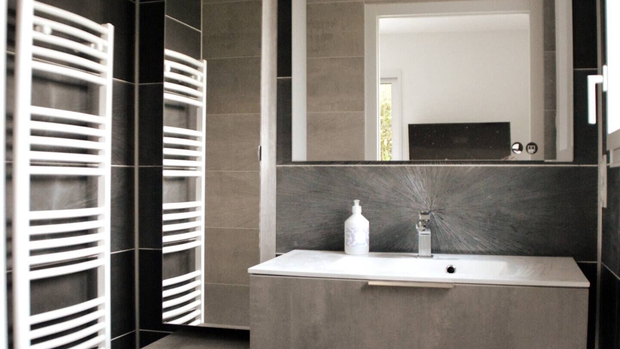 Photo of Bathroom in Equemauville