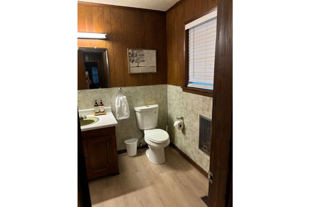 Photo of Bathroom in Albertville