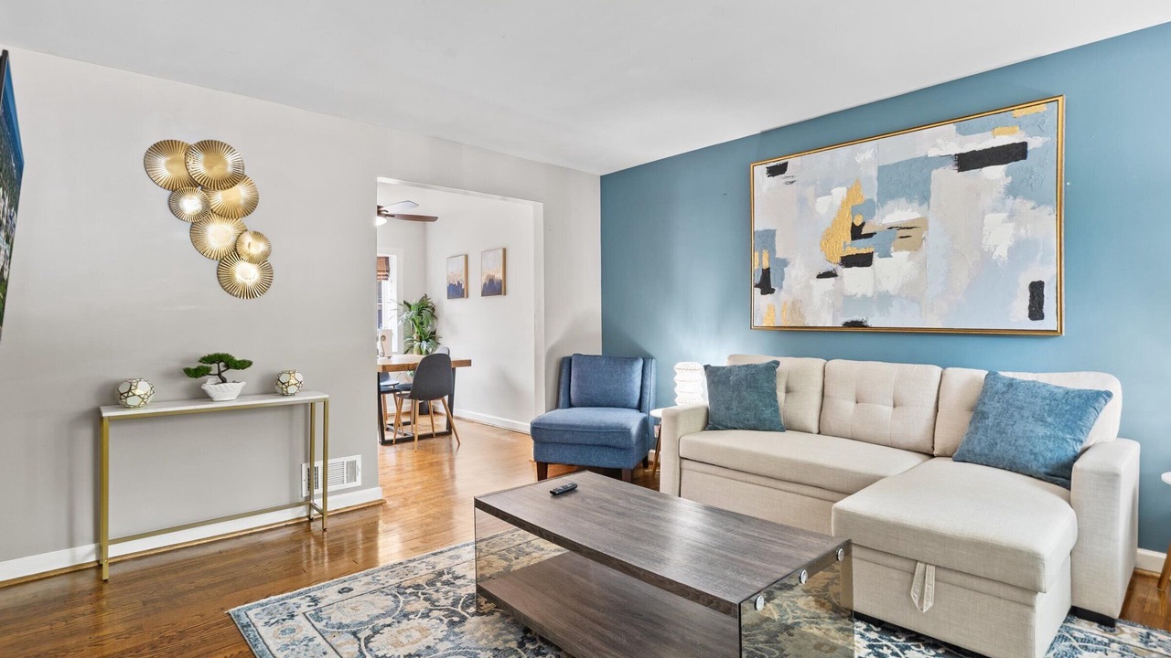 Photo of Livingroom in Addison Heights