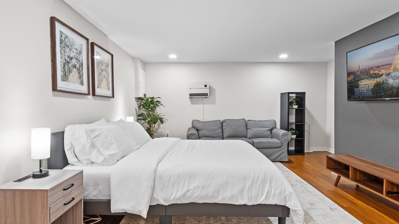 Photo of Bedroom in Addison Heights
