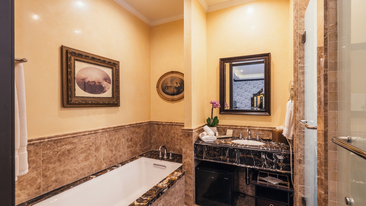 Photo of Bathroom in Lower Pacific Heights