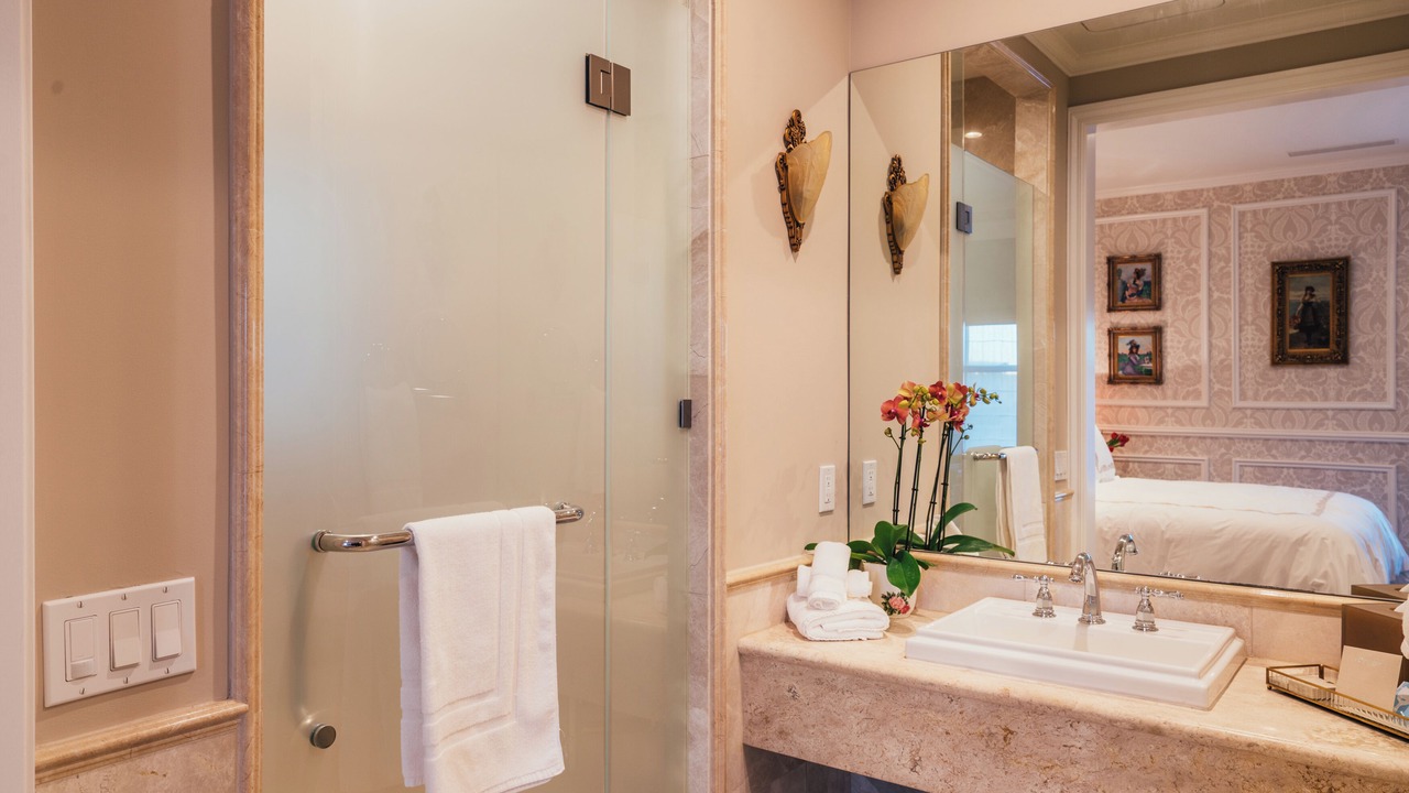 Photo of Bathroom in Lower Pacific Heights