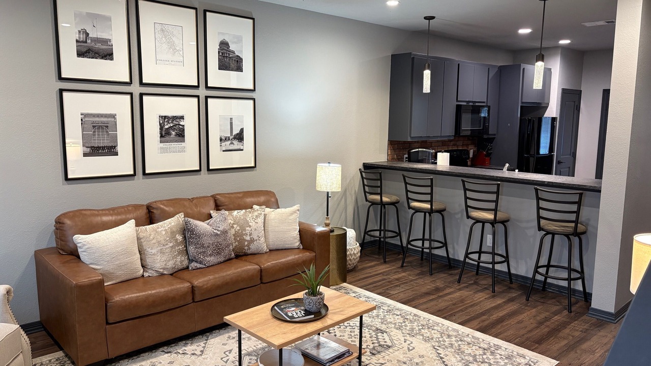 Photo of Livingroom in College Station