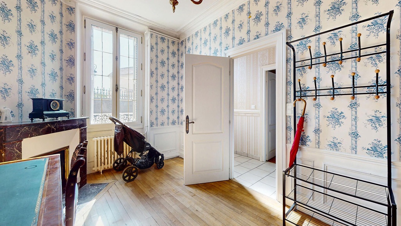 Photo of Others in Sens