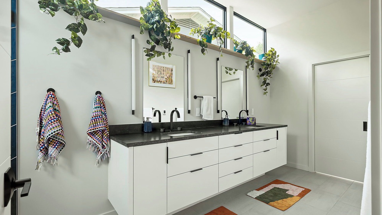 Photo of Bathroom in Greater South River City