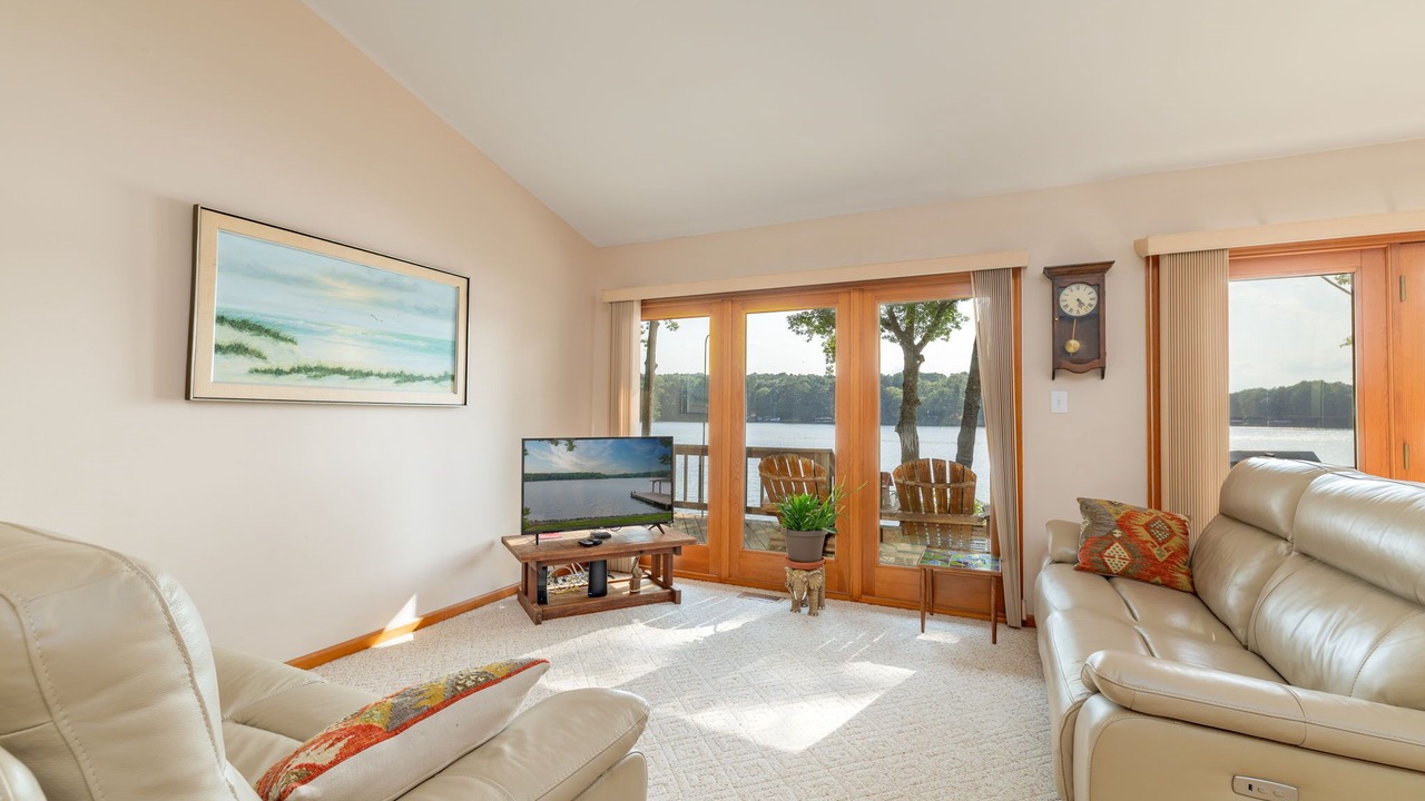 Photo of Bedroom in North Shore Acres
