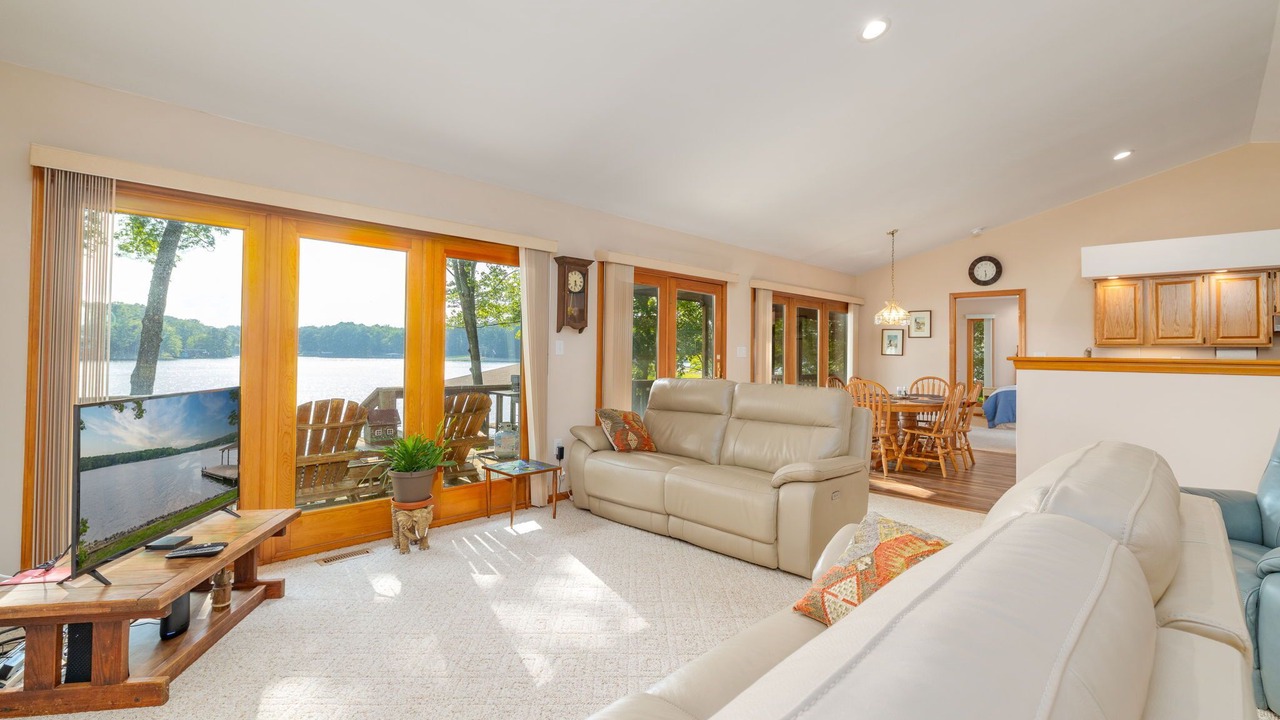 Photo of Bedroom in North Shore Acres
