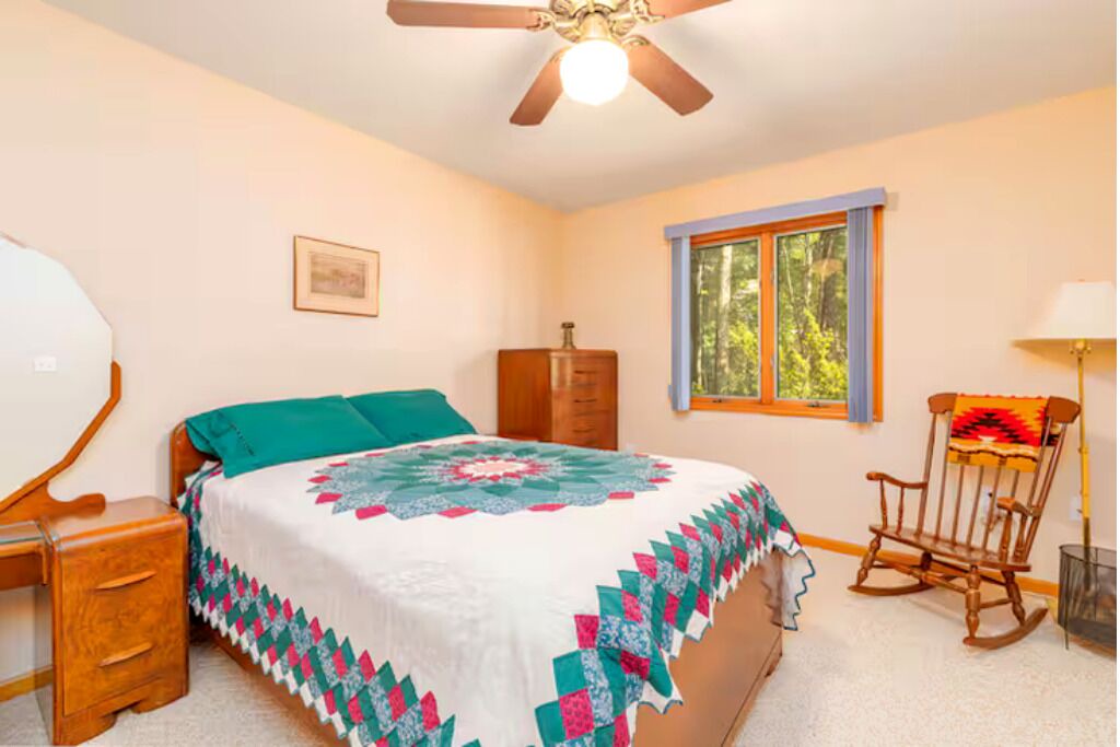 Photo of Bedroom in North Shore Acres