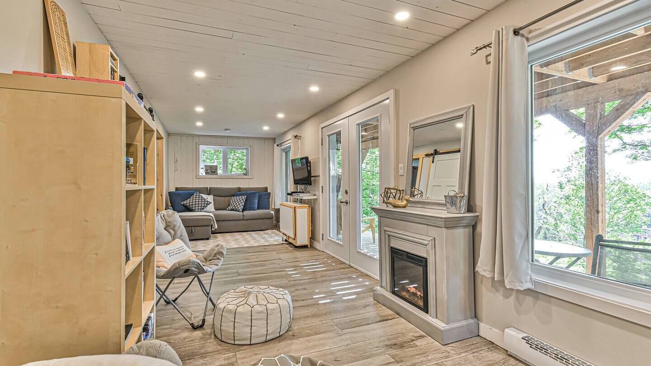 Photo of Livingroom in St-Adolphe-d'Howard