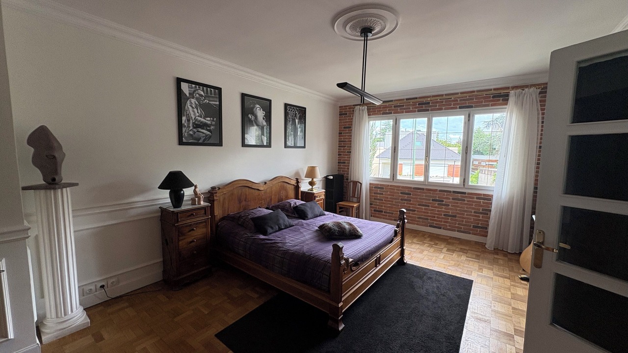 Photo of Bedroom in Clamart