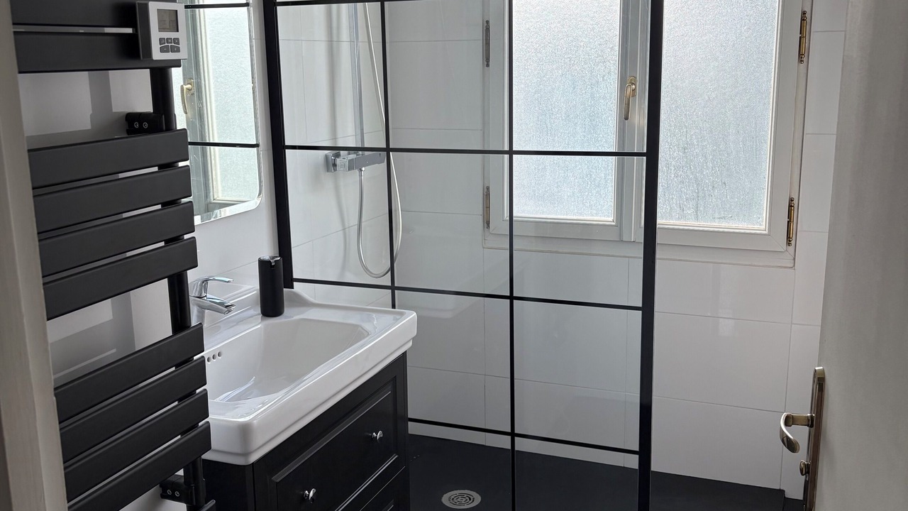 Photo of Bathroom in Clamart