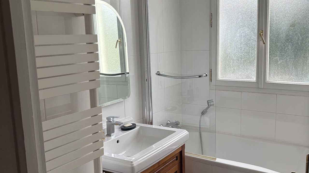 Photo of Bathroom in Clamart
