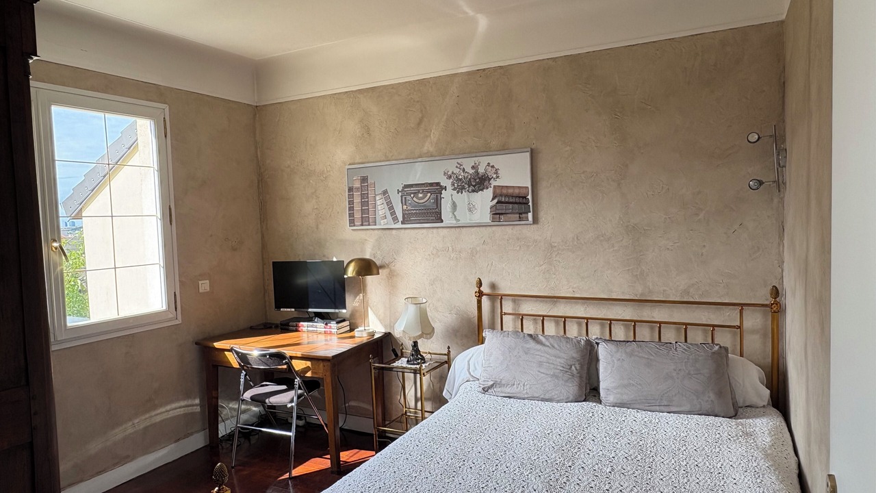 Photo of Bedroom in Clamart