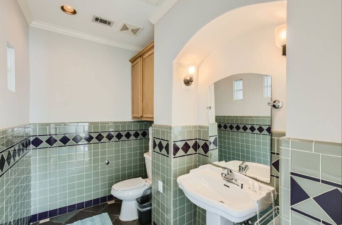 Photo of Bathroom in Oak Lawn