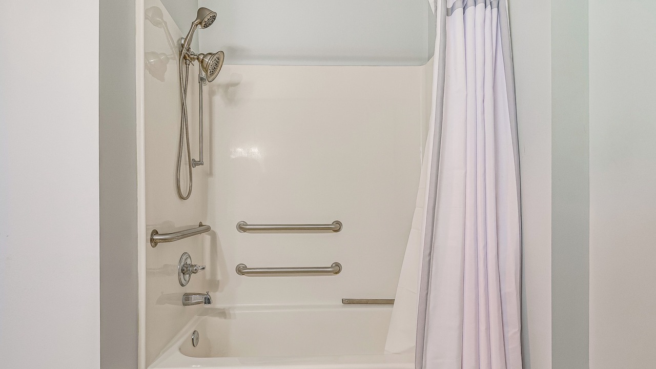 Photo of Bathroom in Huddleston