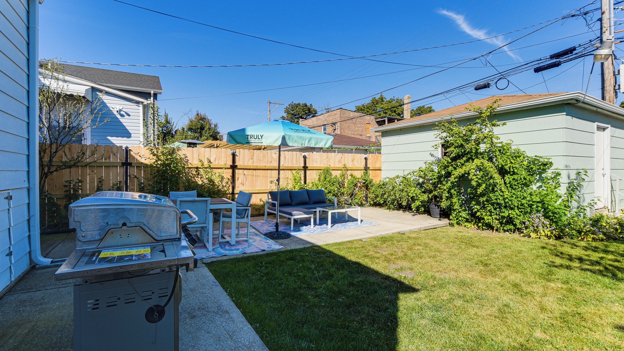 Photo of Outdoor in Belmont Cragin