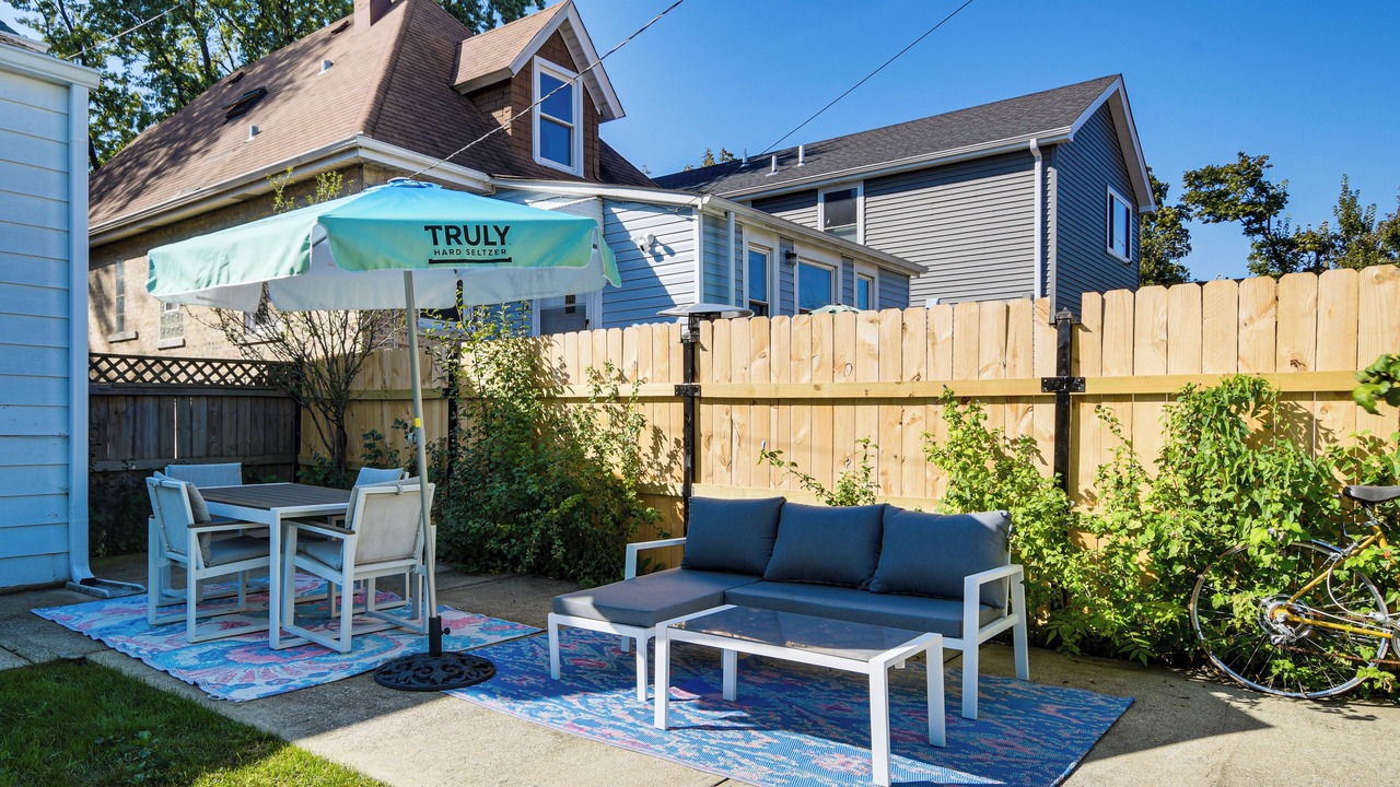 Photo of Outdoor in Belmont Cragin