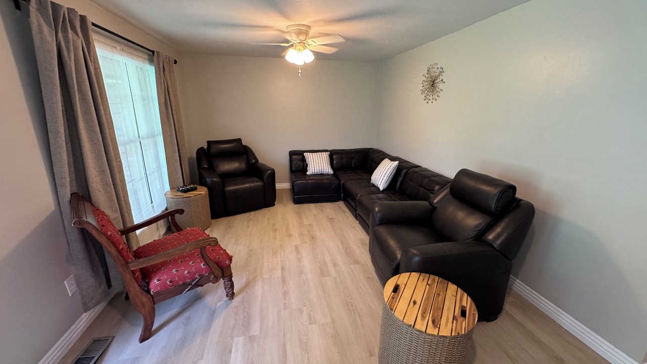 Photo of Livingroom in St. Clair