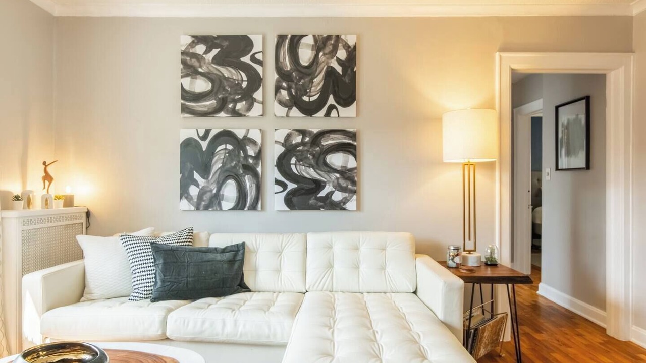 Photo of Livingroom in West Plaza