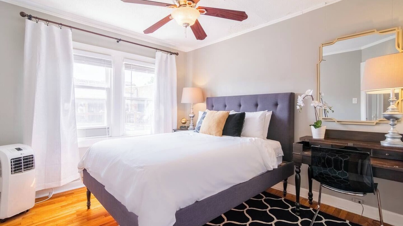 Photo of Bedroom in West Plaza