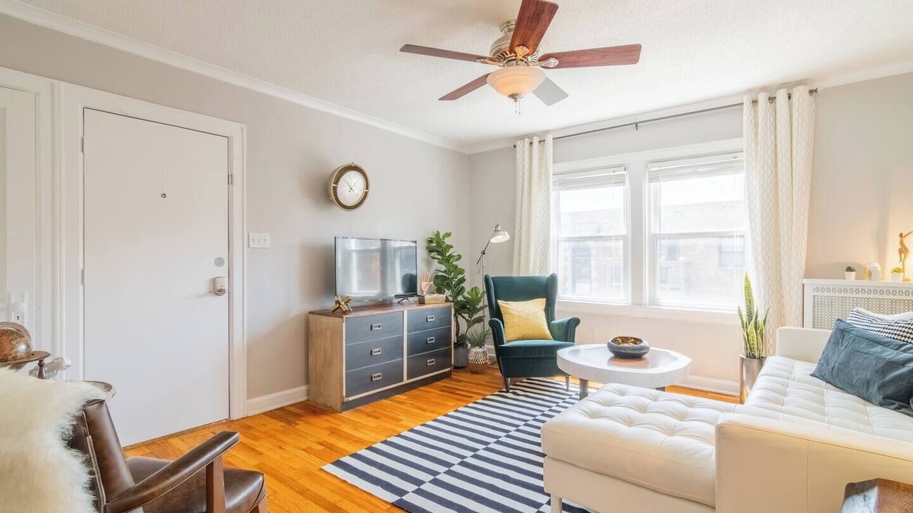 Photo of Livingroom in West Plaza