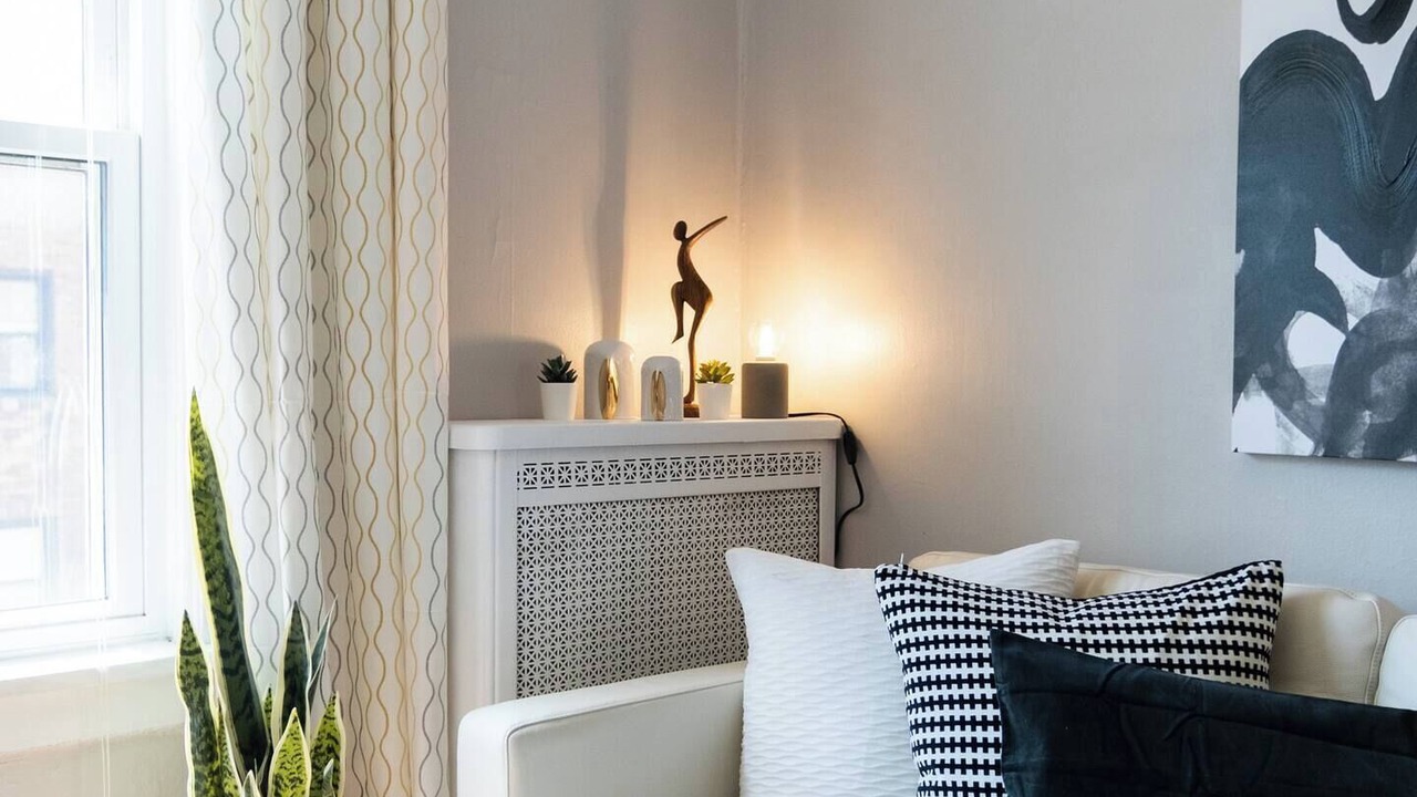 Photo of Livingroom in West Plaza