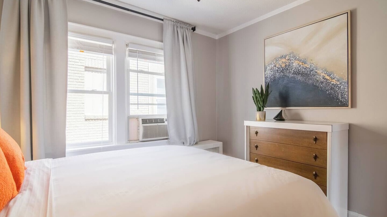 Photo of Bedroom in West Plaza