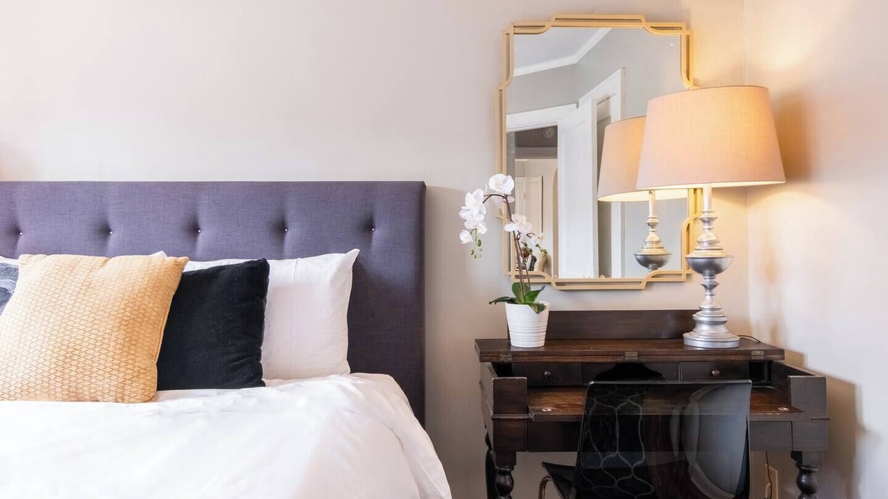 Photo of Bedroom in West Plaza