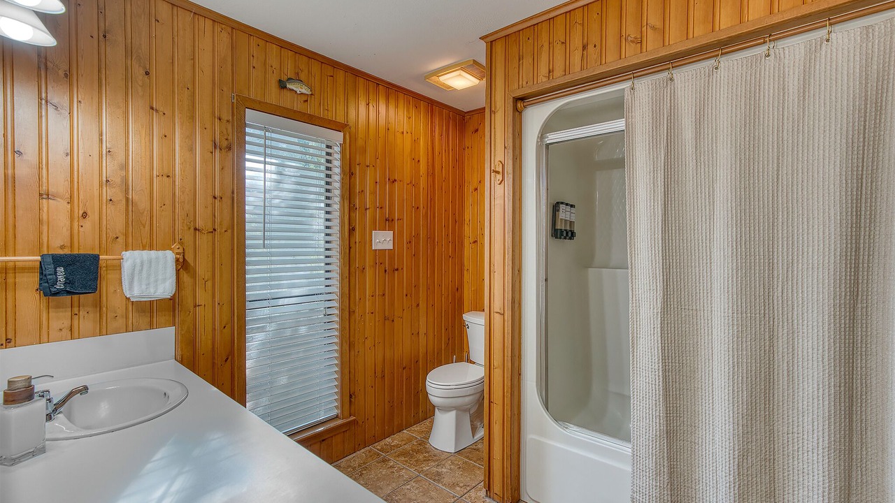 Photo of Bathroom in South Toledo Bend