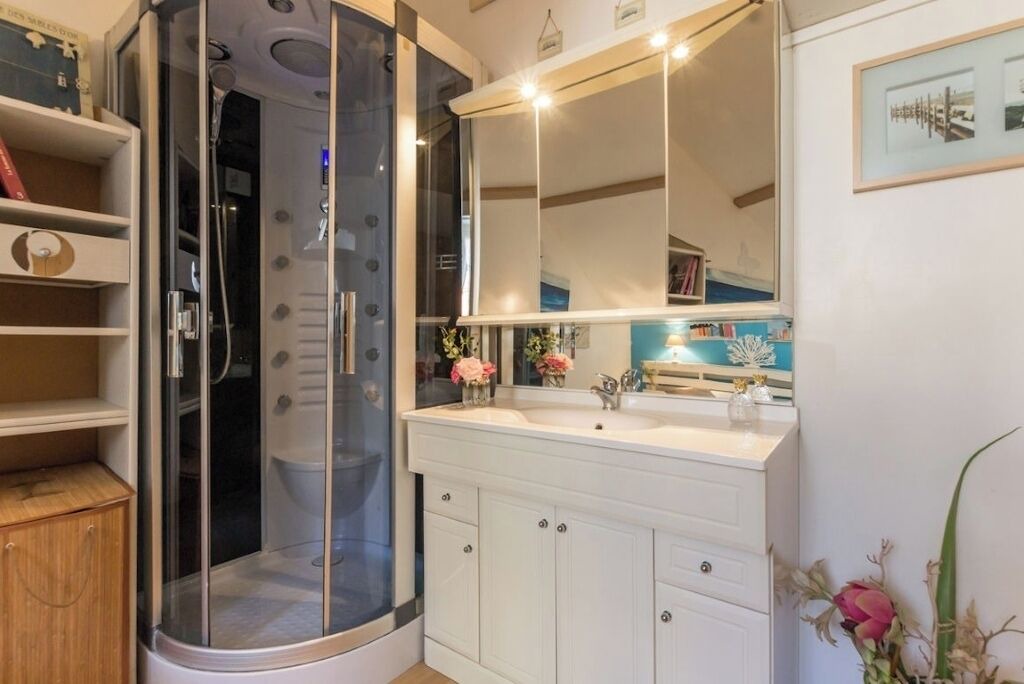 Photo of Bathroom in Bernieres-sur-Mer