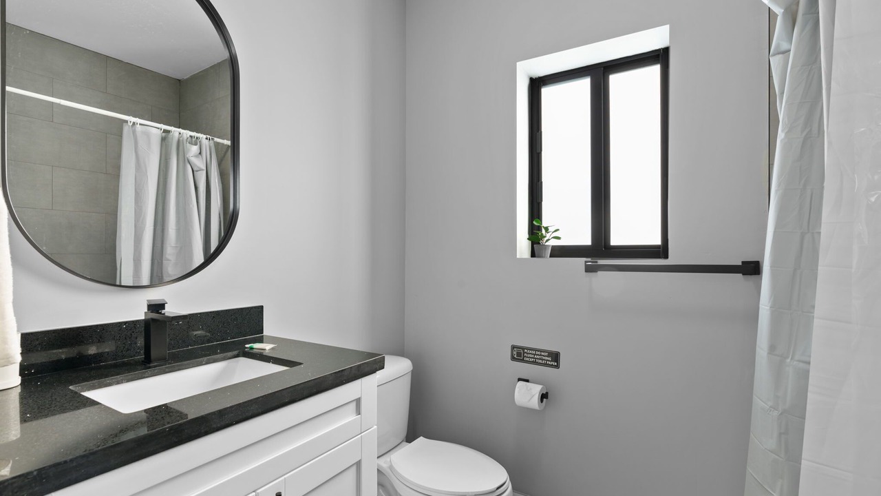 Photo of Bathroom in Allapattah